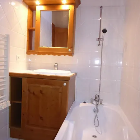 T2 Montagne, Balcon, Proche Pistes - - Fr-1-464-4 Apartment *